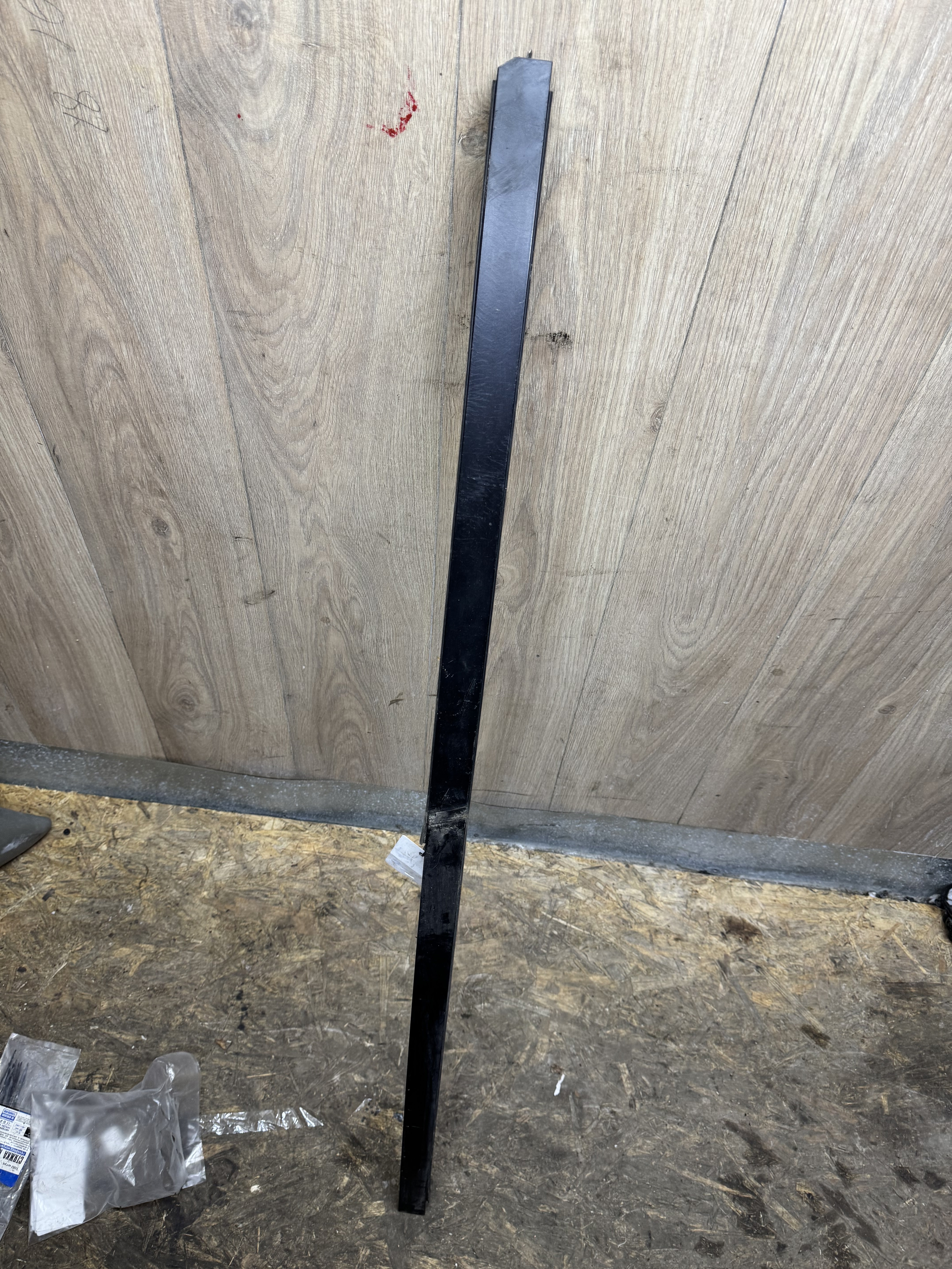 Opel Vivaro  с 2006-2014 для Направляющая стекла передней двери