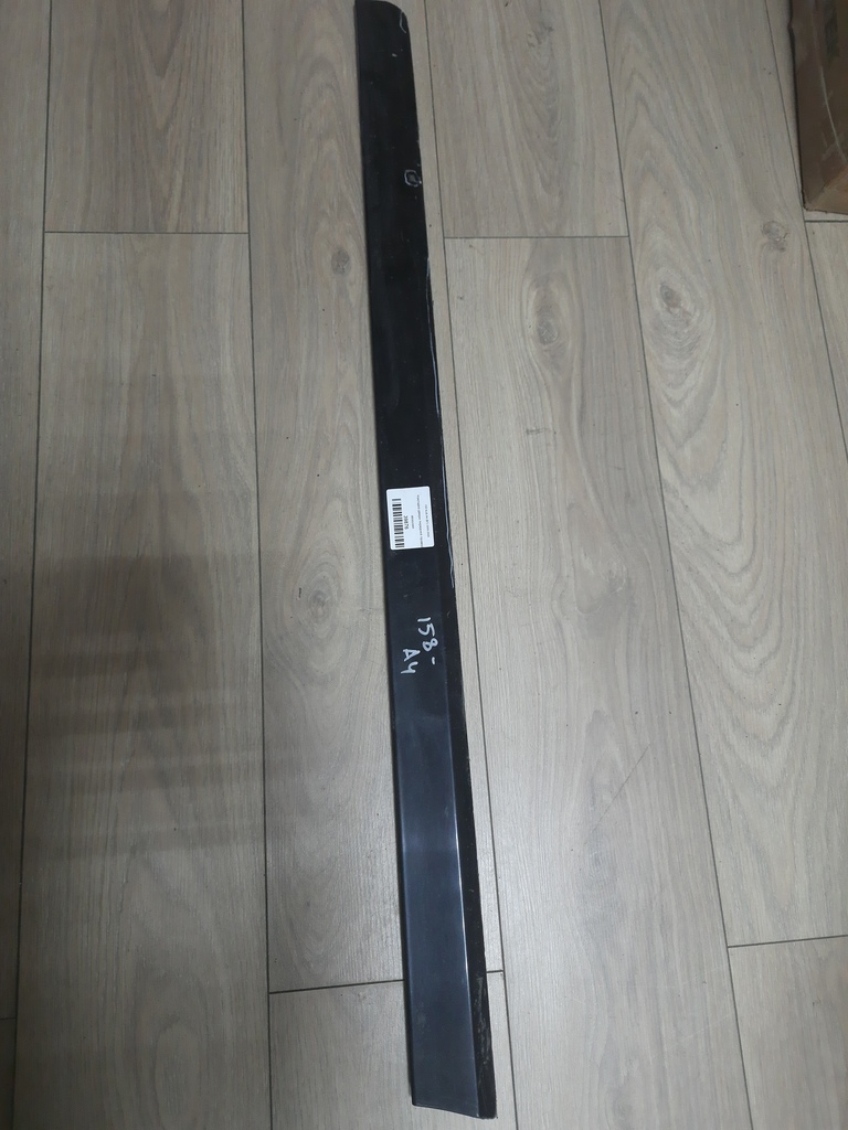 Audi A4 (B7) 2005-2008 для Накладка двери передней правой