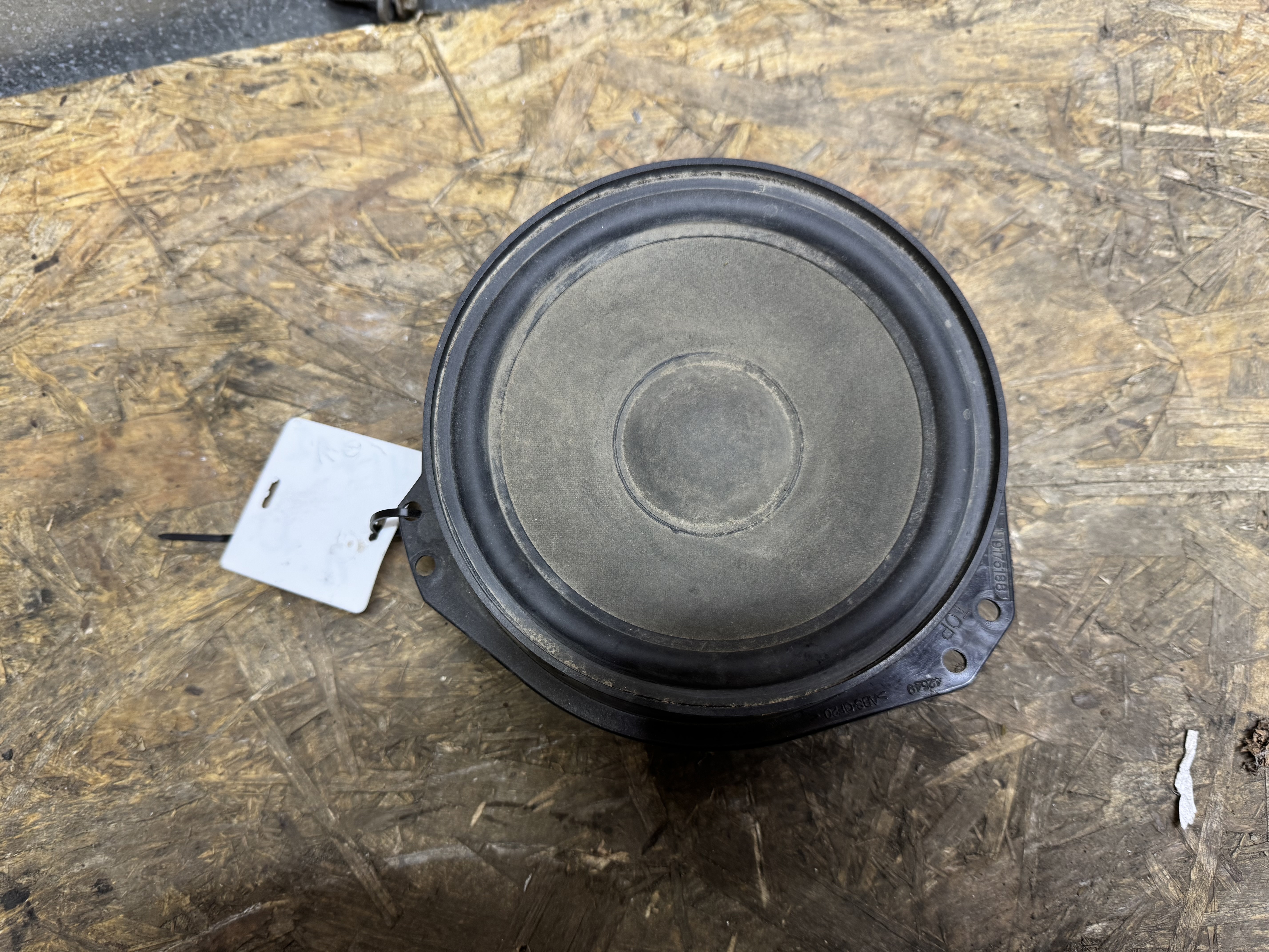 Opel Vivaro  с 2006-2014 для Динамик двери передней левой 