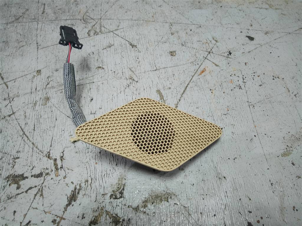 VW Touran 2003-2010 для Динамик