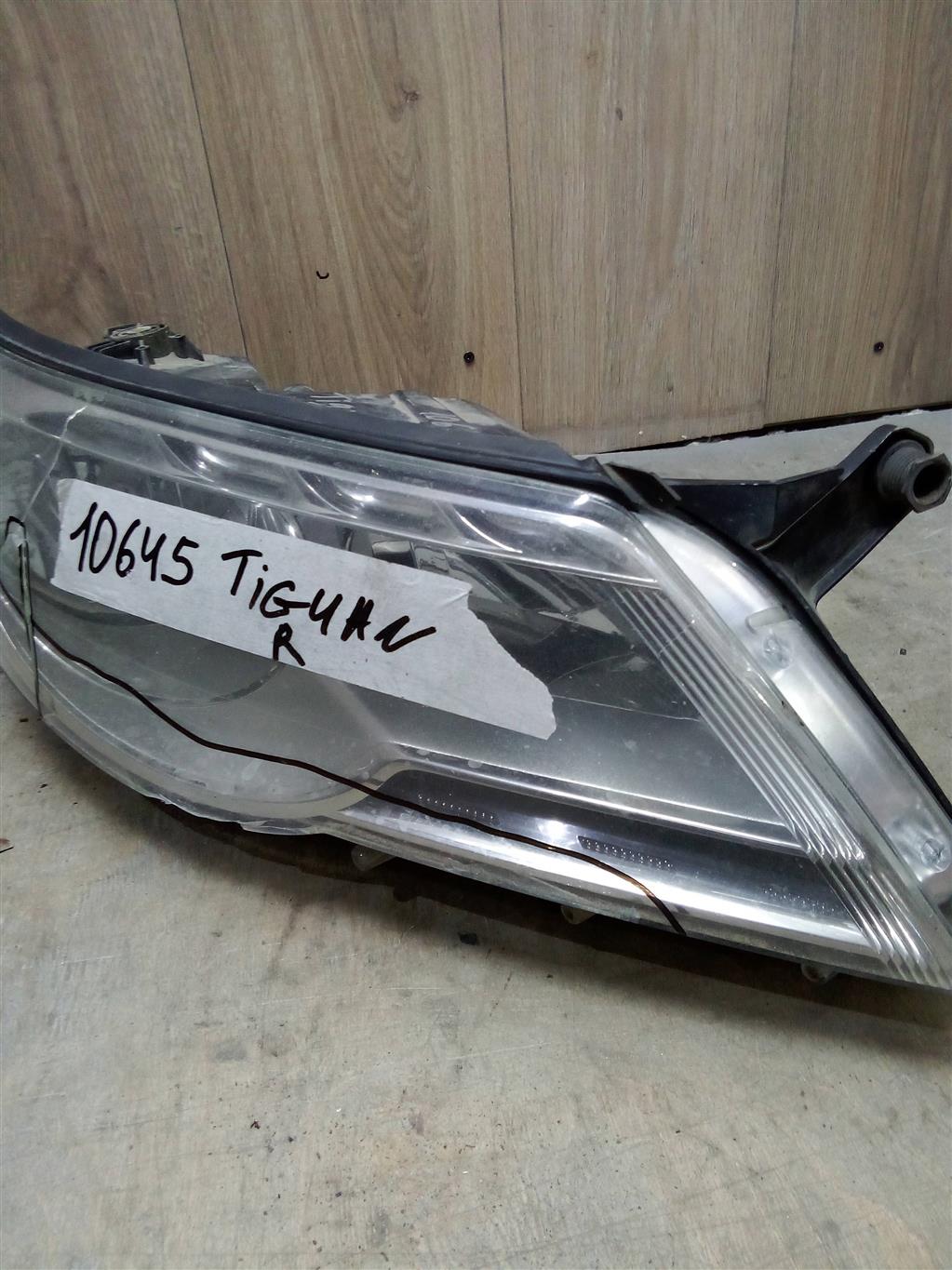 VW Tiguan 2007-2011 для Фара правая