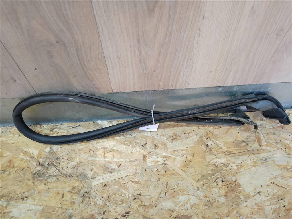 Opel Vivaro с 2006-2014 для Уплотнитель двери задней правой Opel Vivaro с 2006-2014 для Уплотнитель двери задней правой