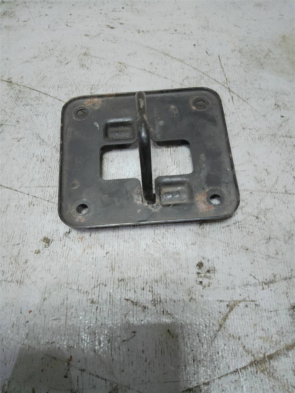 Ford Fiesta 2001-2007 для Петля капота
