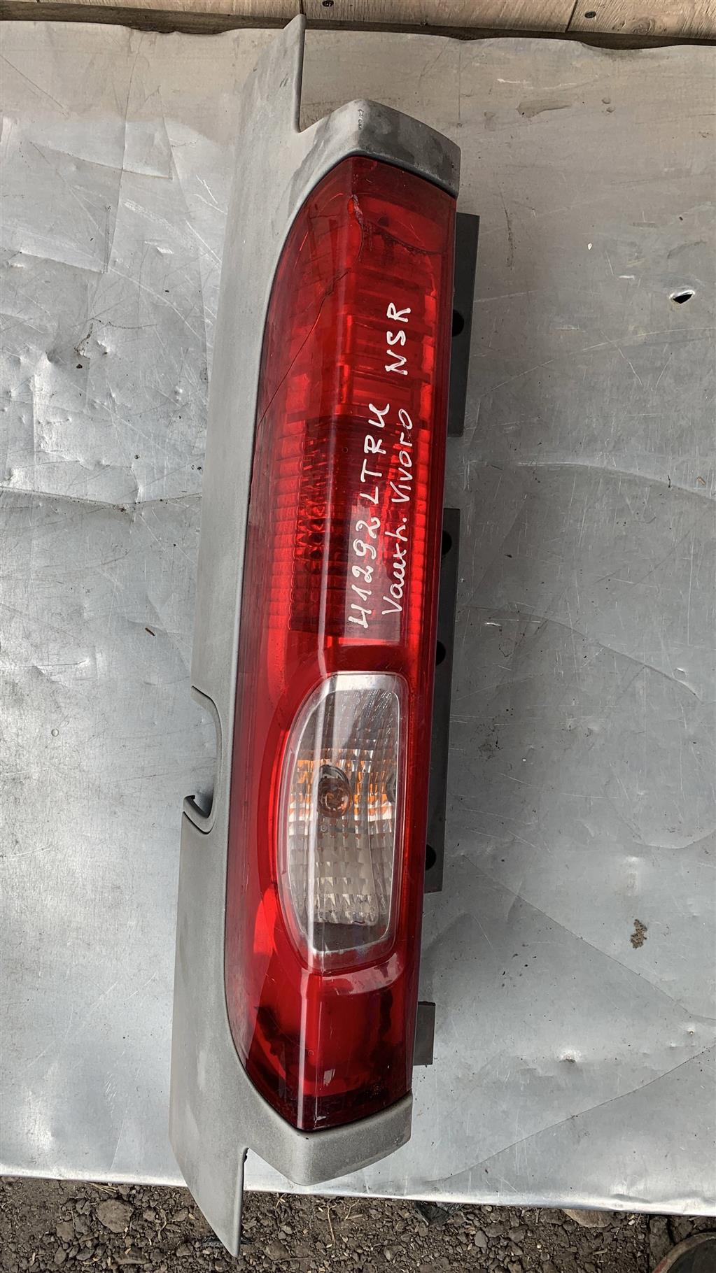 Opel Vivaro  с 2006-2014 для Фонарь задний левый