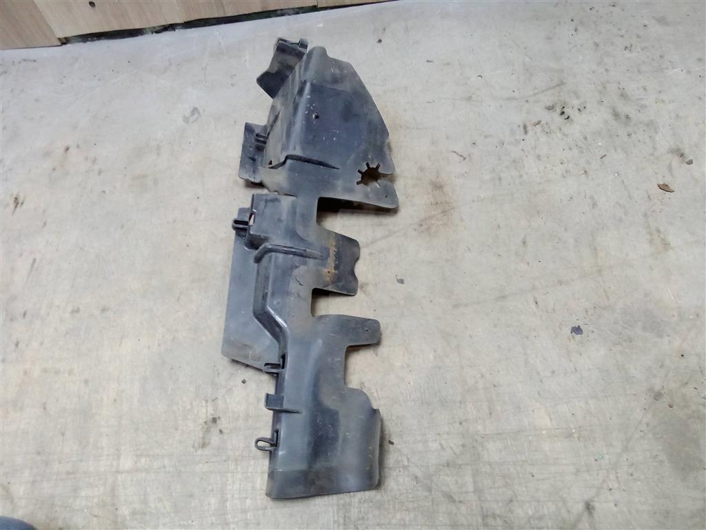 VW Passat (B6) 2005-2010 для Воздуховод радиатора правый