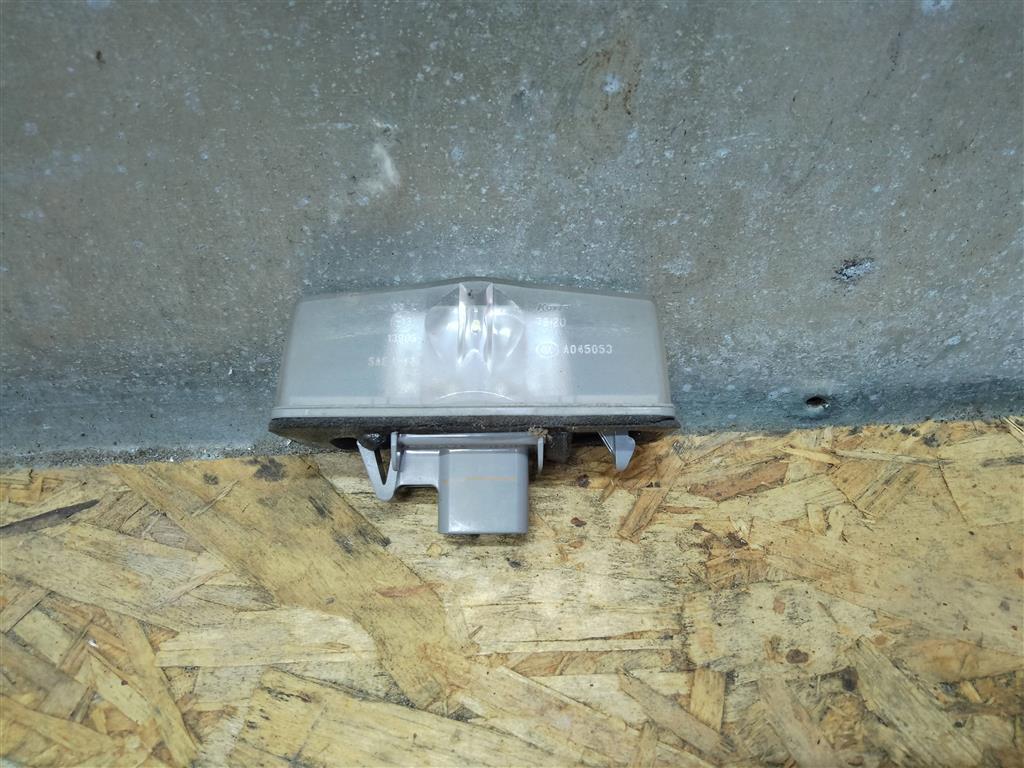 Lexus RX 350/450H 2017-2019 для Фонарь подсветки номера Lexus RX 350/450H 2017-2019 для Фонарь подсветки номера