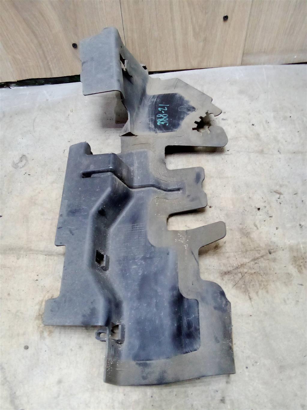 VW Passat (B6) 2005-2010 для Воздуховод радиатора левый