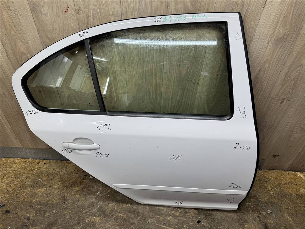 Skoda Octavia (A5 1Z-) 2004-2013 для Стекло двери задней правой (форточка) Skoda Octavia (A5 1Z-) 2004-2013 для Стекло двери задней правой (форточка)