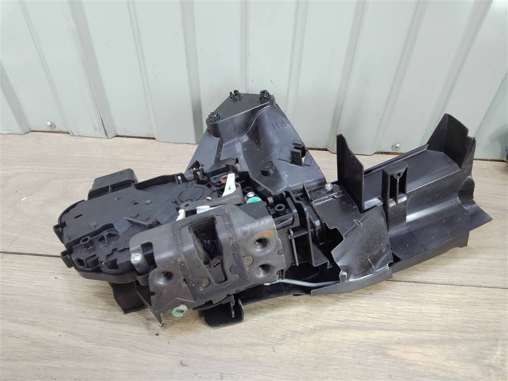 Ford Focus II 2008-2011 для Замок двери передней правой