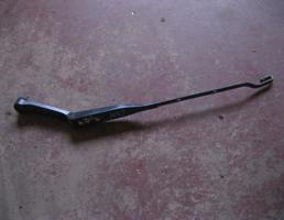 Поводок стеклоочистителя передний левый для Audi 80 /90 (B3) 1986-1991  запчасти бу