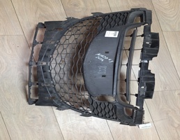 Решетка в бампер центральная для Mazda Mazda 3 (BL) 2009-2013  запчасти бу