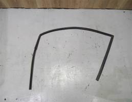 Уплотнитель стекла передней двери левой для Nissan X-Trail (T30) 2001-2006  запчасти бу