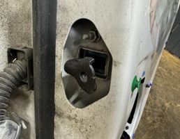 Ограничитель двери для Opel Astra J 2010 -  запчасти бу