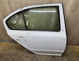 Уплотнитель двери задней правой для Skoda Octavia (A5 1Z-) 2004-2013  запчасти бу