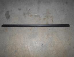 Уплотнитель стекла передней двери левой для Toyota Avensis II 2003-2008  запчасти бу