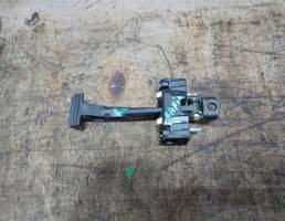 Ограничитель двери для Opel Zafira B 2005-2012  запчасти бу