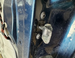Ограничитель двери для Skoda Octavia (A5 1Z-) 2004-2013  запчасти бу