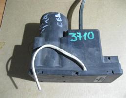 Вакуумное устройство системы центрального замка для Audi 80 /90 (B4) 1991-1994  запчасти бу