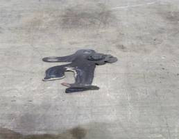 Крючок капота для Volvo V70 2007-2013  запчасти бу