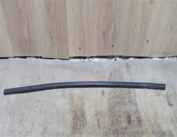 Уплотнитель стекла передней двери левой для VW Touran 2003-2010  запчасти бу