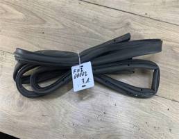 Уплотнитель двери задней левой для Ford Focus II 2005-2008  запчасти бу