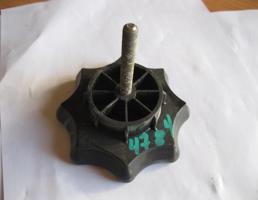 Болт крепления запасного колеса для Skoda Octavia (A4 1U-) 2000-2011  запчасти бу