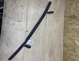 Уплотнитель двери передней правой для VW Golf IV/Bora 1997-2005  запчасти бу