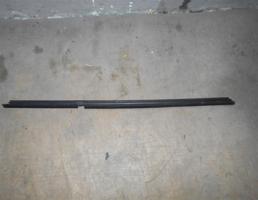 Уплотнитель стекла задней левой двери для Toyota Avensis II 2003-2008  запчасти бу