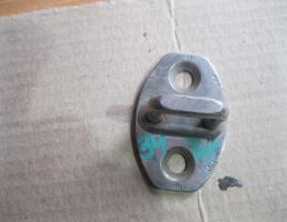 Ответная часть замка багажника для VW Passat (B5) 1996-2000  запчасти бу