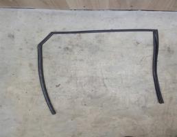 Уплотнитель стекла задней правой двери для Mazda Mazda 3 (BK) 2002-2009  запчасти бу