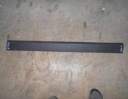 Молдинг передней левой двери для VW Passat (B3) 1988-1993  запчасти бу