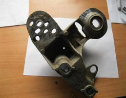 Кронштейн опоры двигателя для VW Passat (B5) 1996-2000  запчасти бу