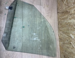 Стекло двери передней правой для VW Golf IV/Bora 1997-2005  запчасти бу