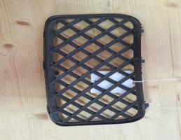 Решетка переднего бампера правая для VW Touareg 2002-2010  запчасти бу