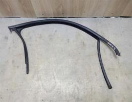 Уплотнитель стекла передней двери для VW Passat (B6) 2005-2010  запчасти бу