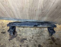 Усилитель переднего бампера для VW Touareg 2002-2010  запчасти бу