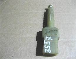 Датчик включения стопсигнала для Audi 100 (C4) 1991-1994  запчасти бу