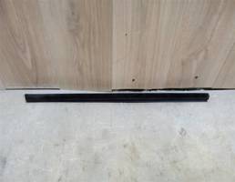 Уплотнитель стекла задней левой двери для Renault Scenic III 2009-2016  запчасти бу