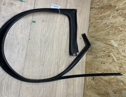 Уплотнитель стекла передней двери правой для Citroen C4 2005-2011  запчасти бу