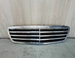 Решетка радиатора для Mercedes Benz C-CLASS (W203), 2000 - 2007  запчасти бу