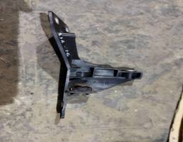 Кронштейн переднего бампера правый для Audi A4 (B7) 2005-2008  запчасти бу