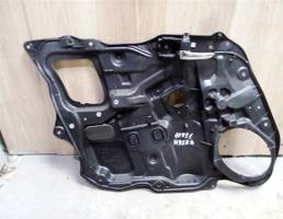 Панель передней левой двери для Mazda Mazda 3 (BK) 2002-2009  запчасти бу