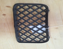 Решетка переднего бампера левая для VW Touareg 2002-2010  запчасти бу