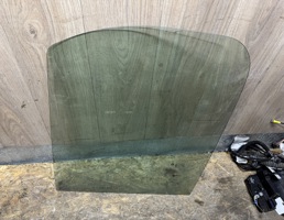 Стекло двери передней левой для Opel Vivaro  с 2006-2014  запчасти бу