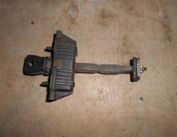 Ограничитель двери для Toyota Avensis II 2003-2008  запчасти бу