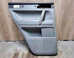 Обшивка двери задней левой для VW Touareg 2002-2010  запчасти бу