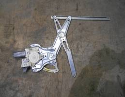 Мотор стеклоподъемника передний правый для Toyota Avensis II 2003-2008  запчасти бу